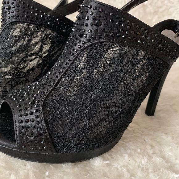 Shoes - Peep toe sling back heels size 8